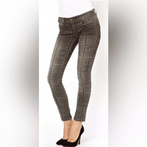 Free People Denim - Free People Isla Batik Skinny Jeans Tribal Design 30/26 in Excellent Condition